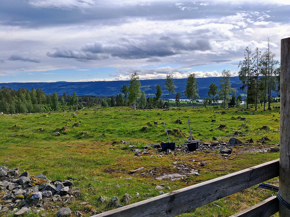 Ved turmål i Ti på topp ovenfor Roverud