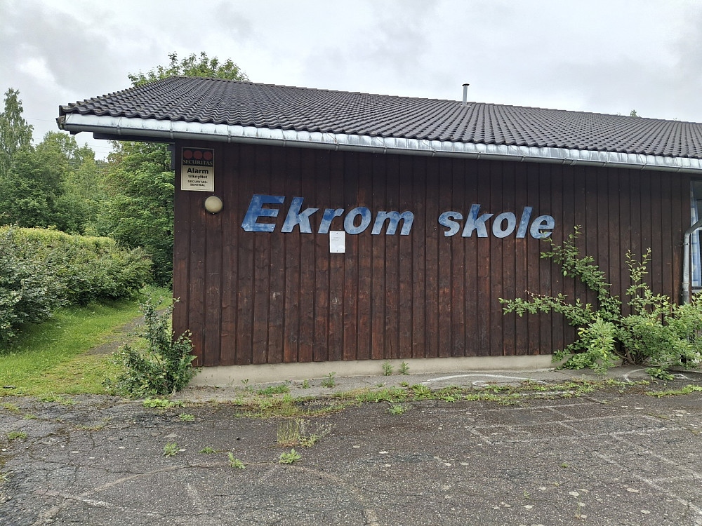 Ved den nedlagte Ekrom skole