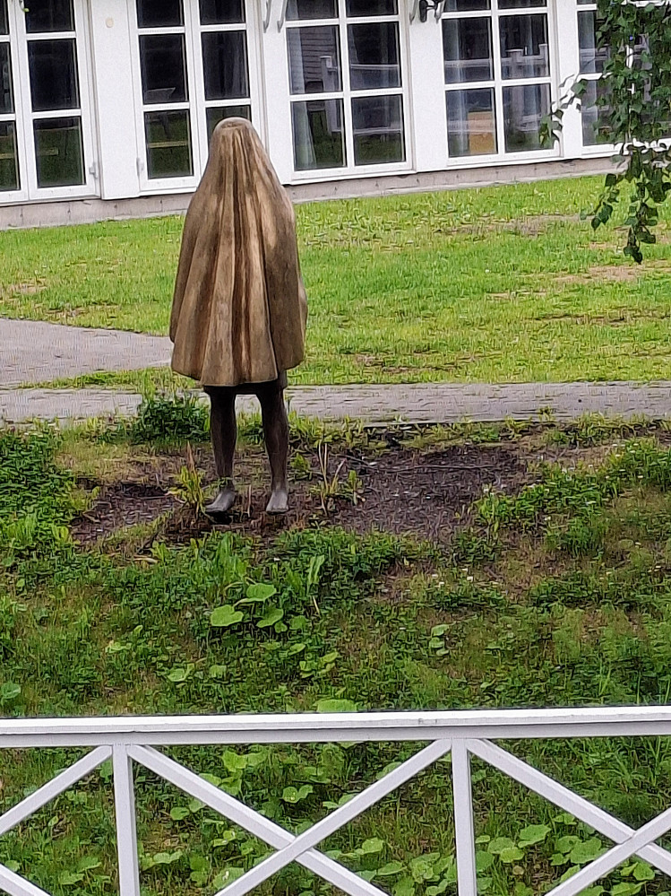 Lady with drapery av Fredik Raddum fra 2015