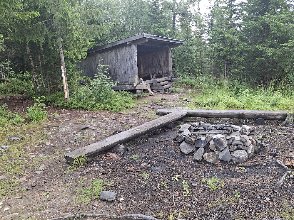 Ved Kinnhøgda gapahuk