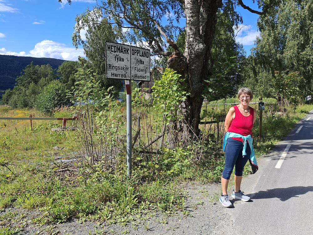 Marit ved tidligere fylkesgrense, nå kommunegrense mellom Lillehammer og Ringsaker