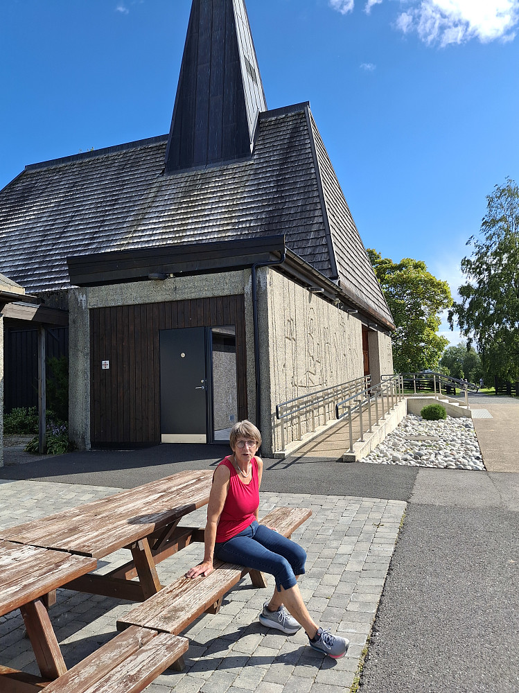 Marit ved Søre Ål kirke