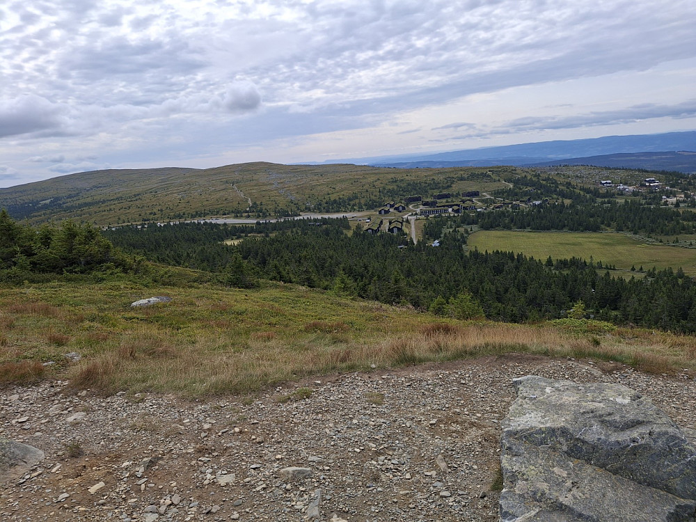 Ned mot Ilsetra, Slåseterfjellet og Nevelfjell