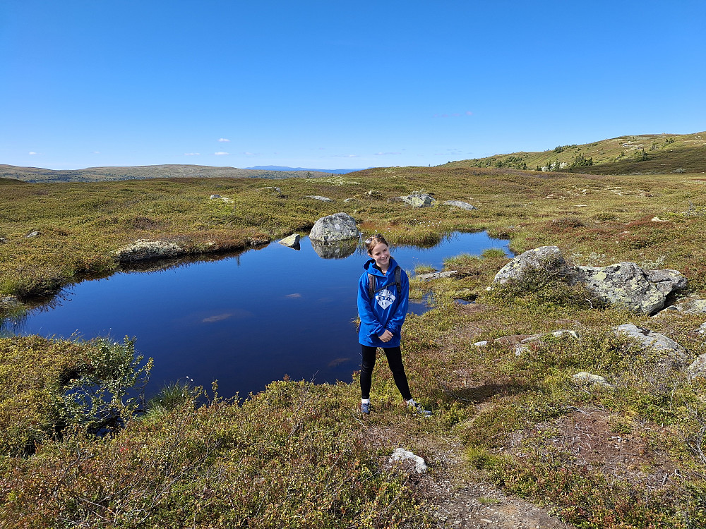 Marit og Silvia litt bortenfor toppen