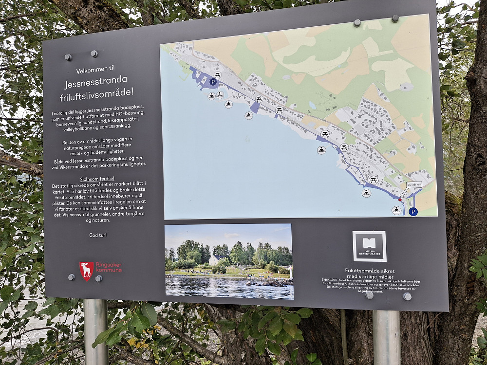 INFo ved parkeringsplassen Vikerstranda