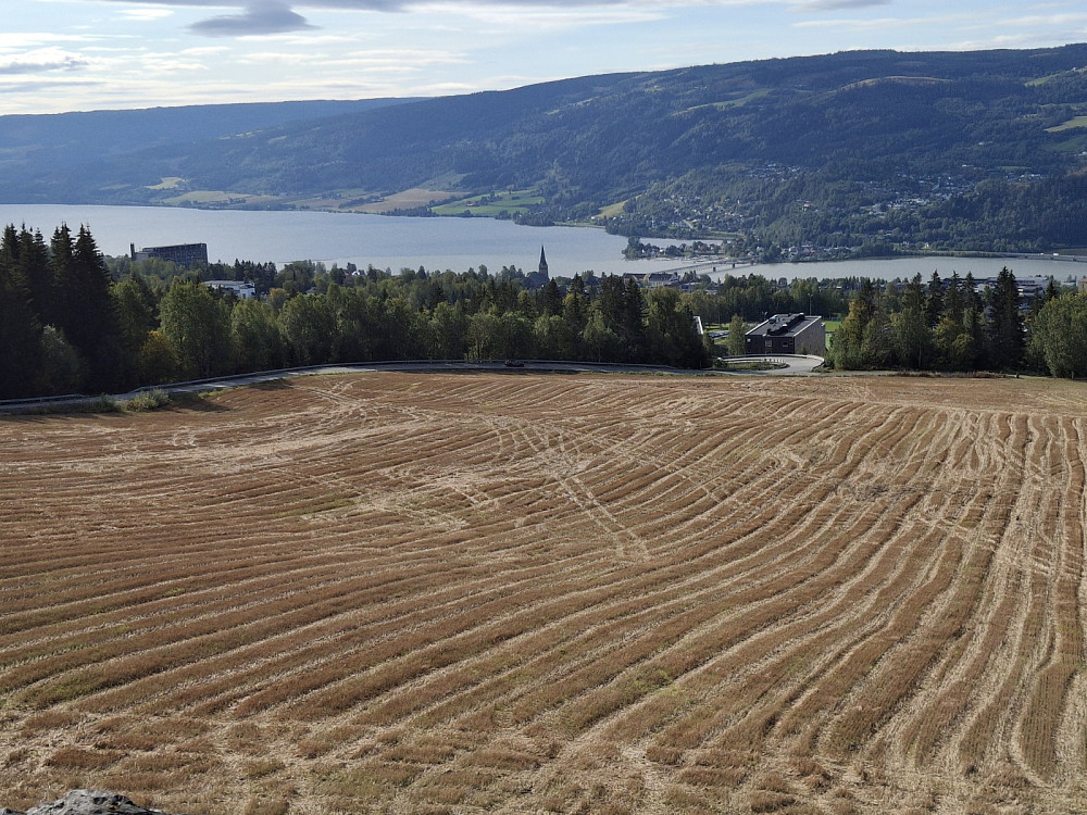 Lysgårdsjordet, Lillehammer og Mjøsa fra hoppbakken
