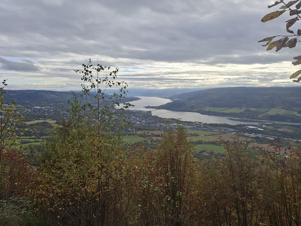 Utsikt til Lillehammer og Mjøsa