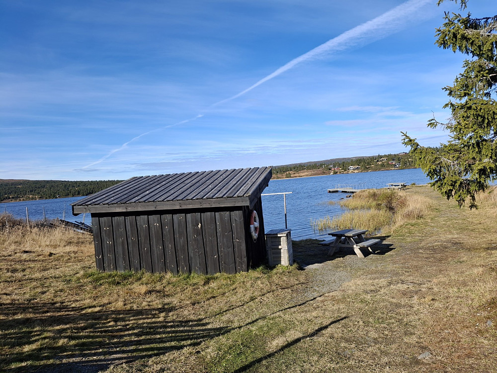Ved Nevelvatnet gapahuk