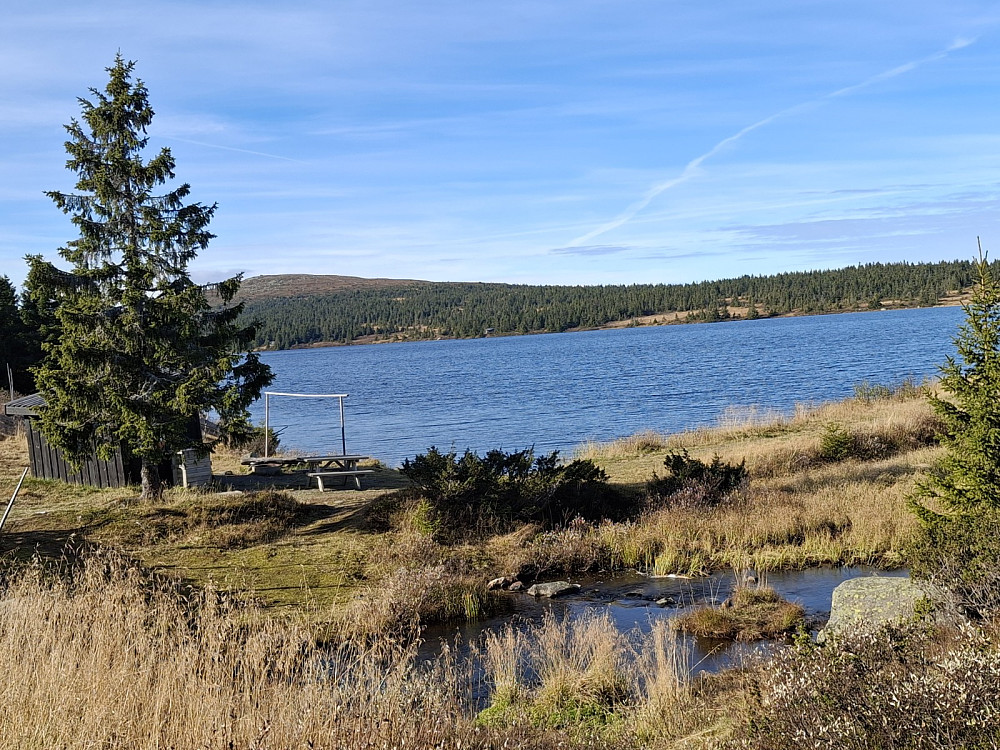 Ved Nevelvatnet gapahuk