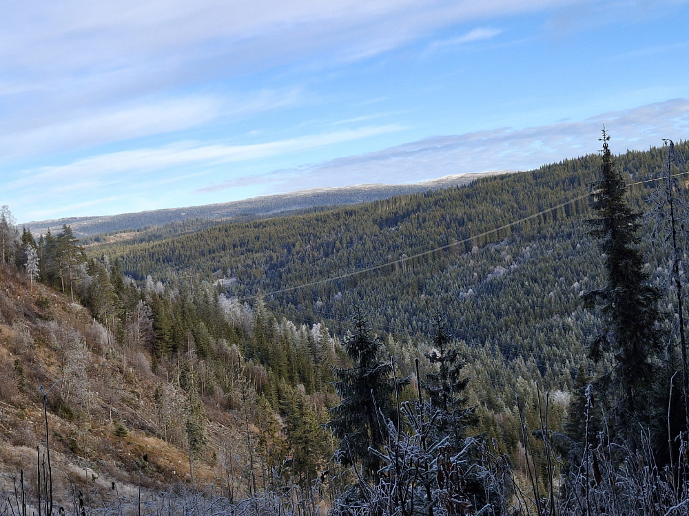 Påbegynt oppover, ser mot Hafjell, Slåseterfjellet og Nevelfjell