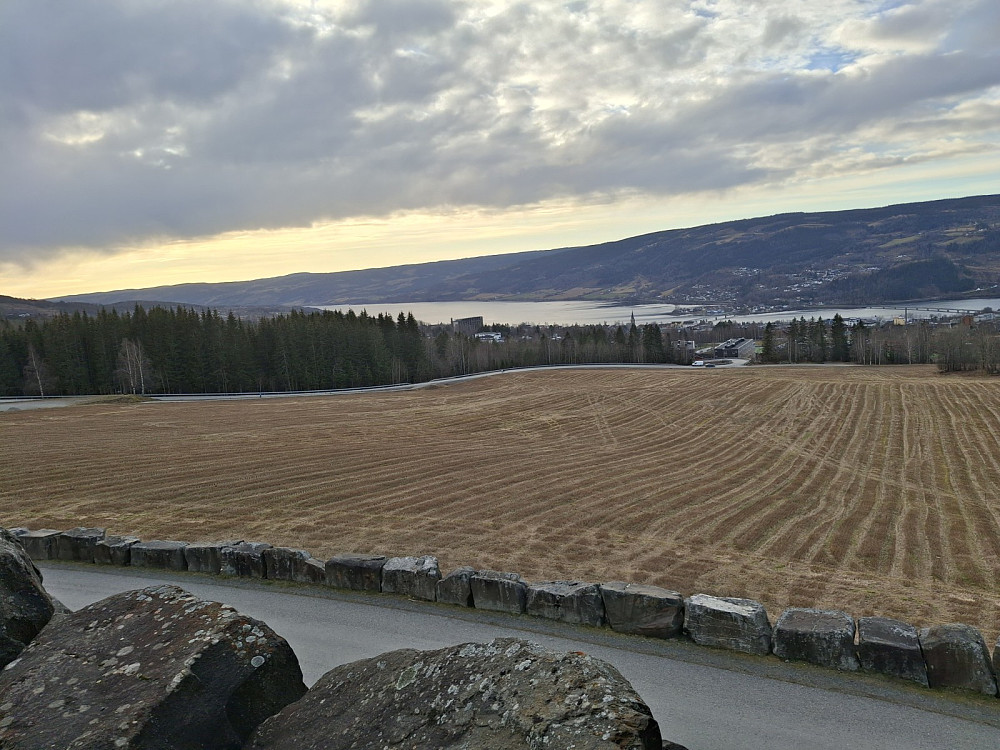 Over Lysgårdsjordet