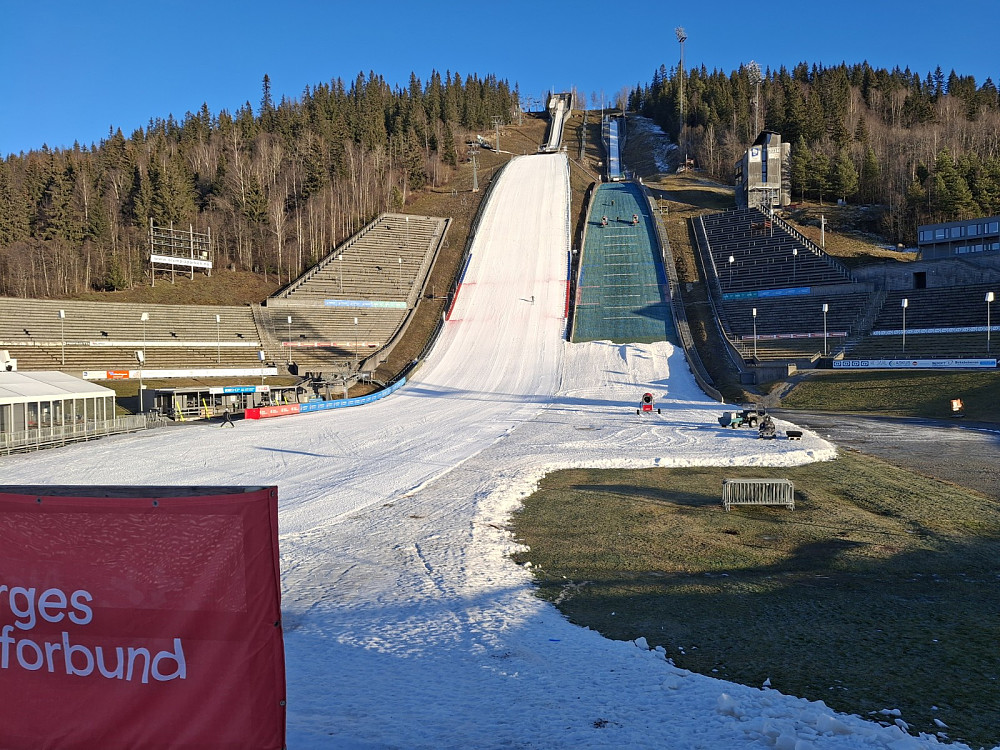 Lysgårdsbakkene, klart for snøproduksjon i normalbakken