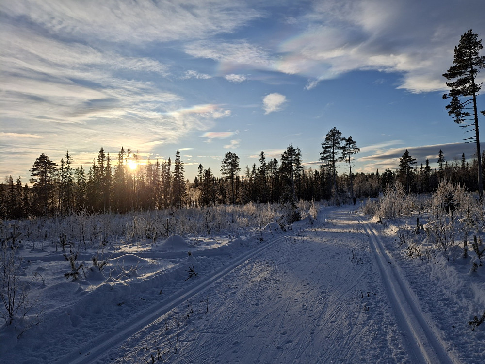 Begynner å se antydning til perlemorskyer