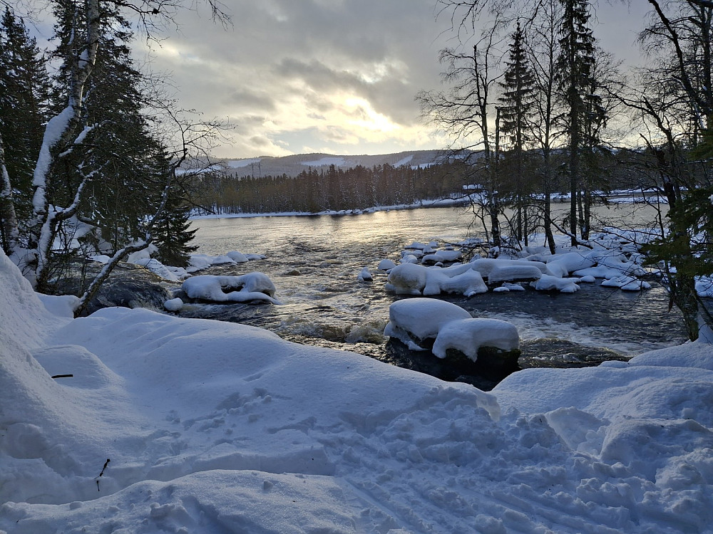 Ved Øfstdalsfossen