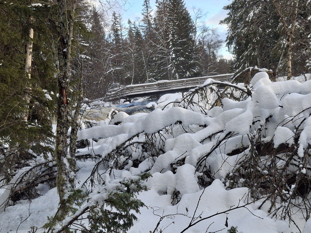 Ved Øfstdalsfossen
