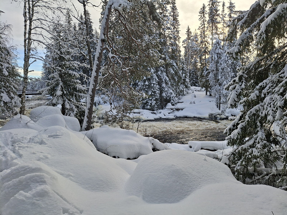 Ved Øfstdalsfossen