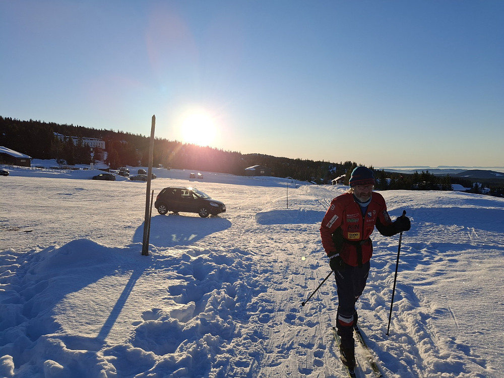 Per Ole ved turstart i soloppgang på Nordseter