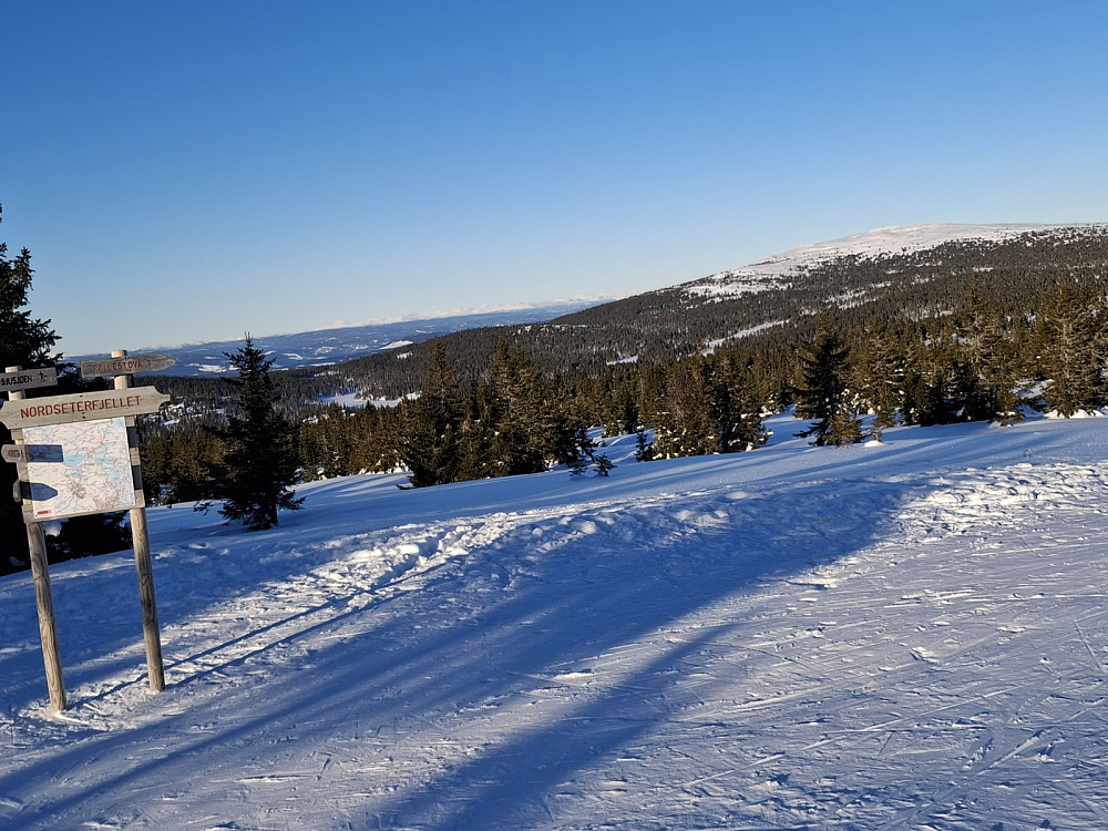 Ved sti-og løypekrysset Nordseterfjellet