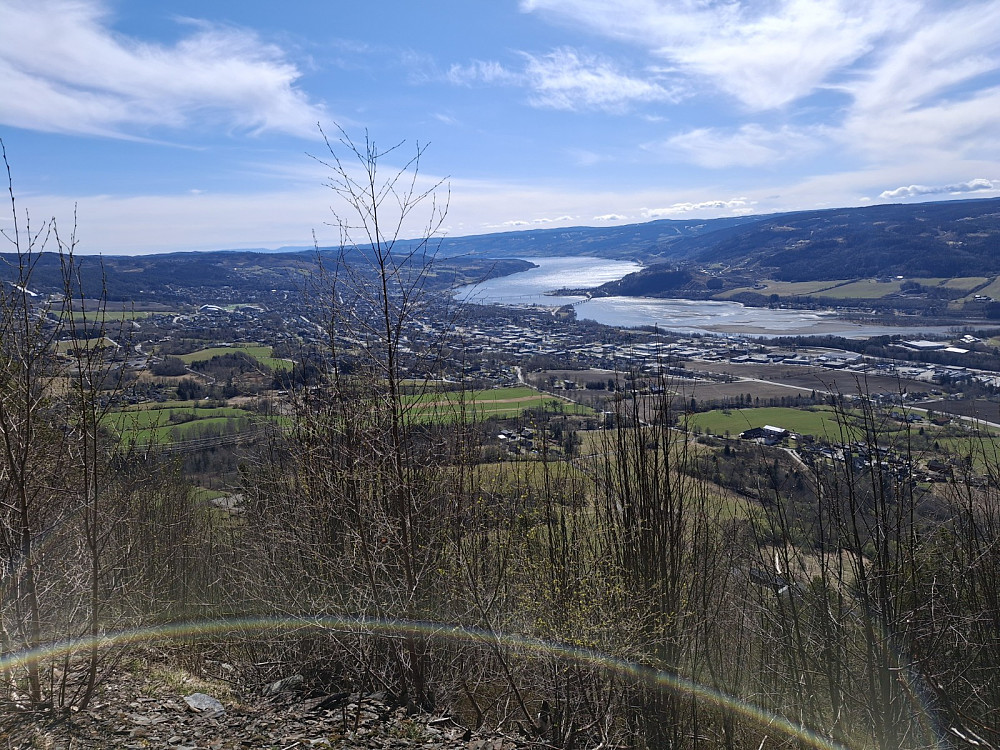 Utsikt mot byen og Mjøsa