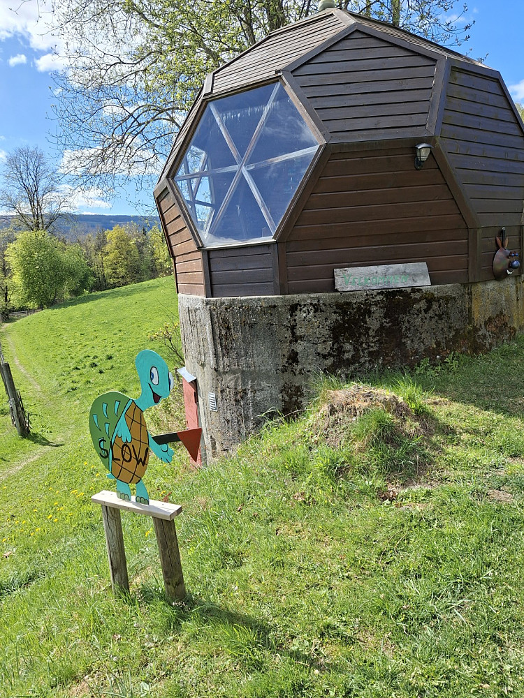 Fotballen gapahuk ved Søre Jørstad