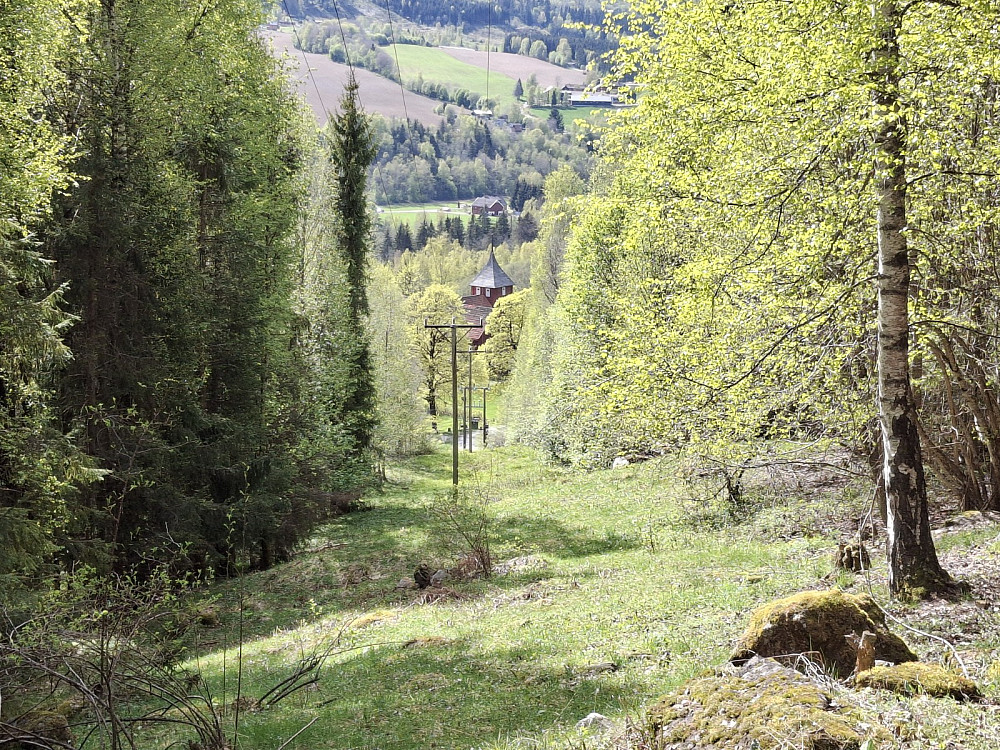 Ser ned på Fåberg kirke på tilbaketuren