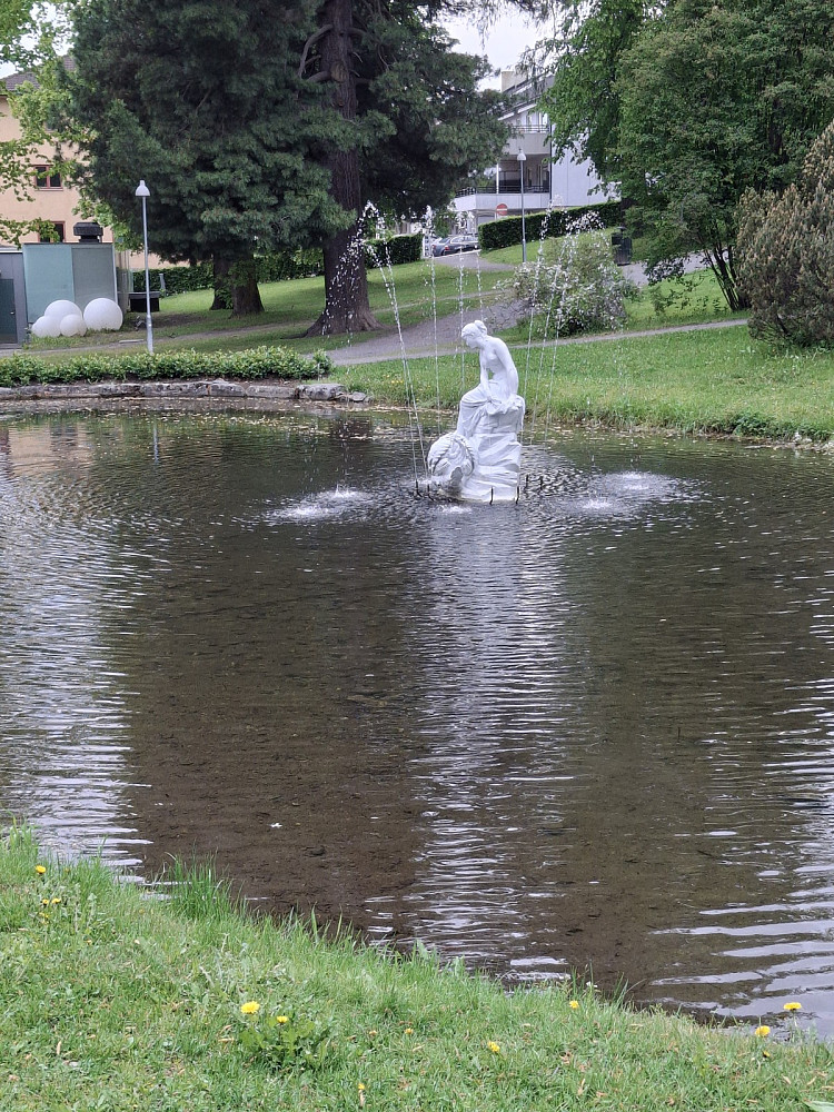 I Søndre park, skulpturen Leda og svanen av Carl Dorn fra 1891