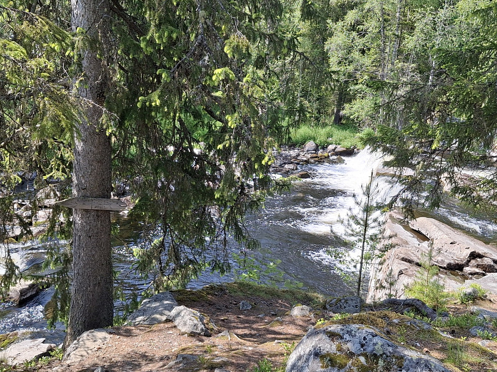 Ved Øfstdalsfossen