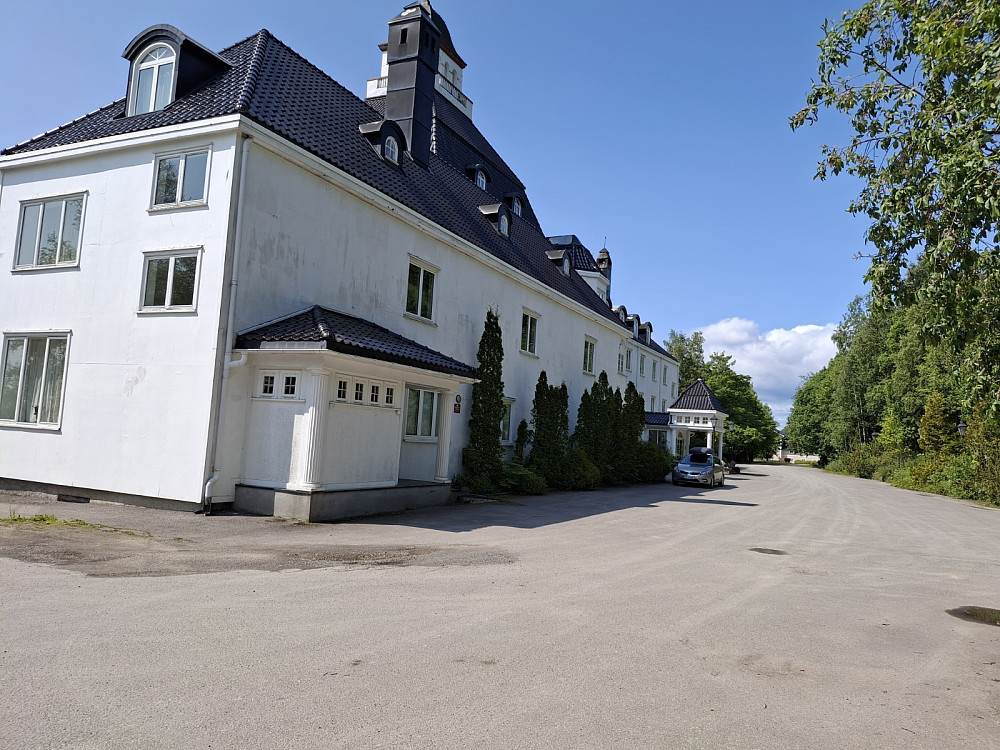 Parkerte ved Høsbjør hotell