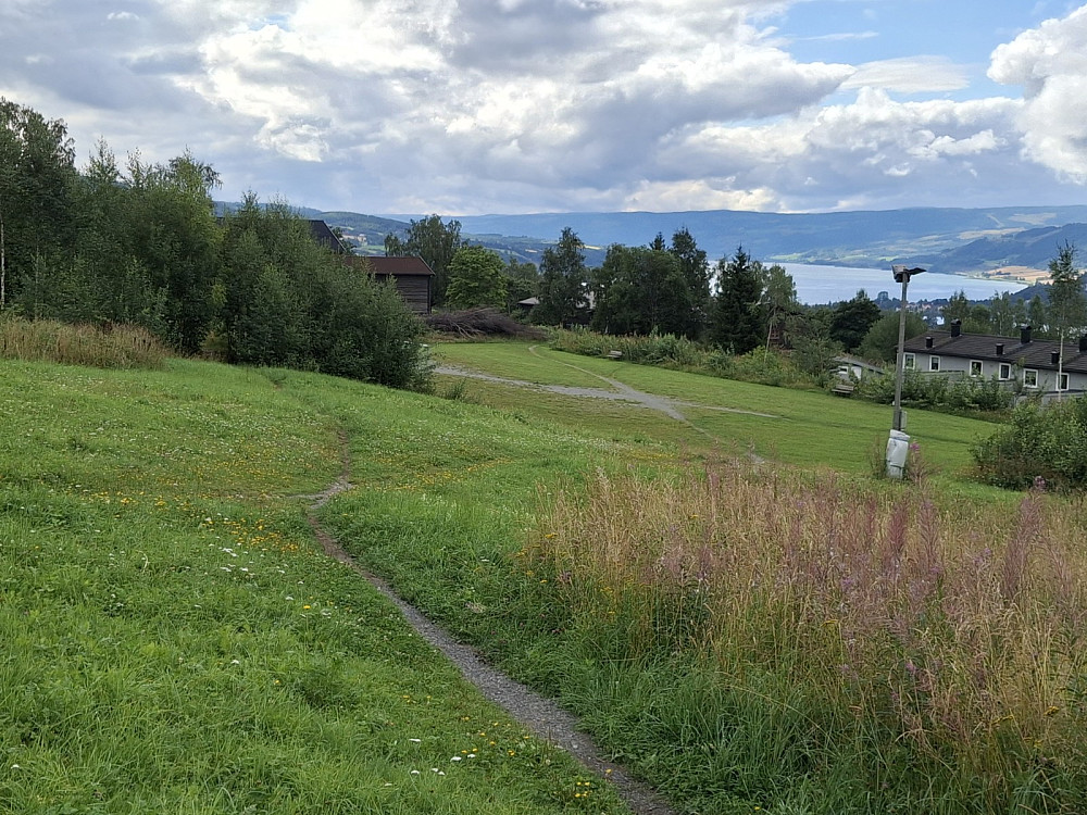 Ved turmålet Nordre Ål i Ti på topp