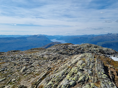 utsikt mot Hornindalsvatnet og Glitteregga