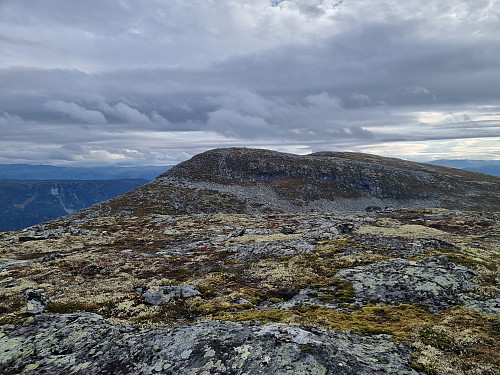 Utsikt frå Vetle Haugmelen mot store Haugmelen