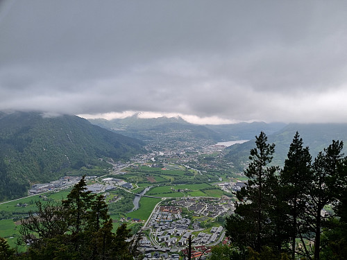 Litt betre utsikt frå Vesle Viefjellet