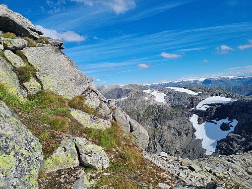 frå nedstiging frå toppen sør for Blåegga. Fann ei hylle å gå opp og ned. 