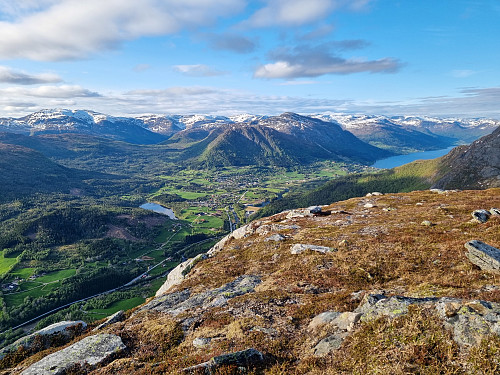 frå toppen. Jølster