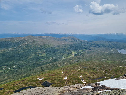 Utsikt frå toppen vest. Solheimsdalen. 
