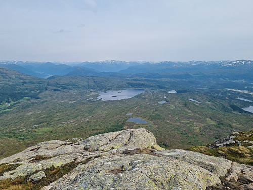 Utsikt frå toppen øst. Gjøsetvatnet