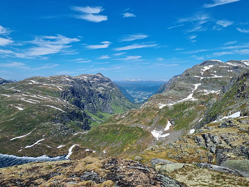 Eggenipa og dalen sett frå Trollebottseggane