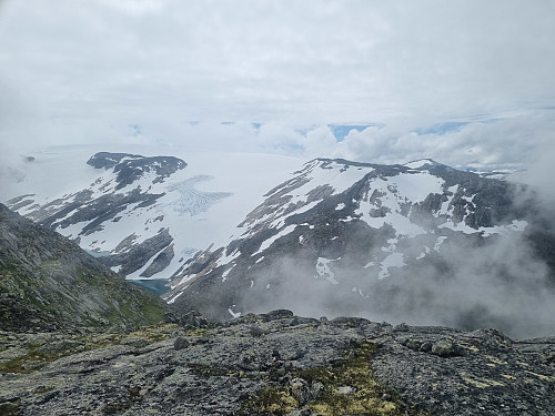 utsikt frå Grøskarfjellet mot Jostedalsbreen