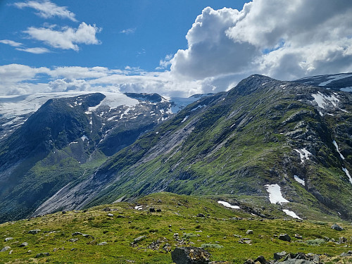 Utsikt frå toppen mot Jostedalsbreen og Langedalsegga