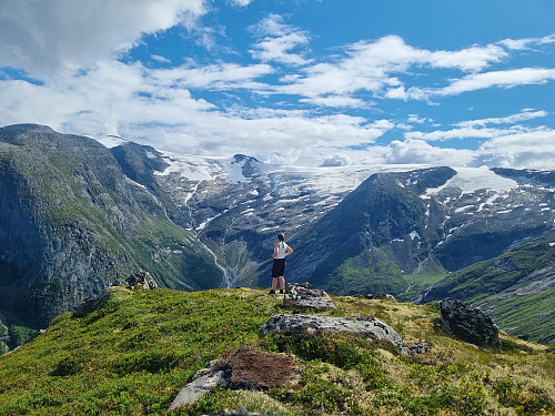 Utsikt frå toppen mot Jostedalsbreen