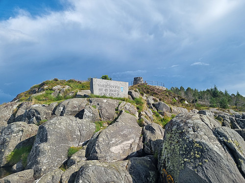 steinen som viser at vi er på Norges vestlegaste fastlandspunkt