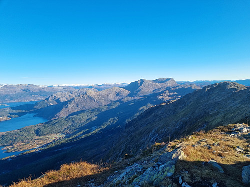 Utsikt frå Skålefjellet mot Håsteinen