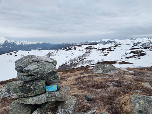 Overskya og mildt på Djupviknipa