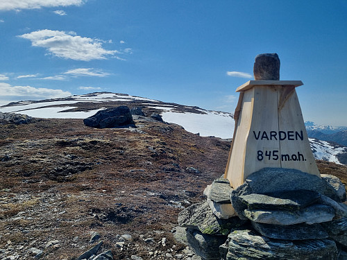 Varden midt i Sunnfjord kommune