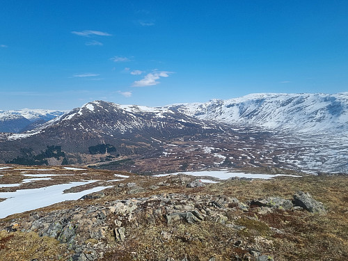 Utsikt mot Middagsfjellet og Kvitefjellet