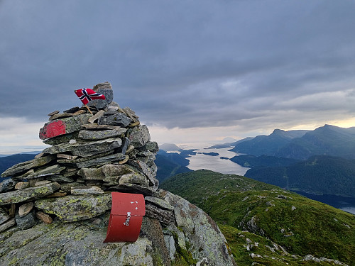 Det norske flagget passar godt på ein dag for unionsoppløysinga. 