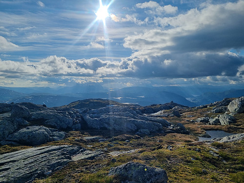 Solskinn på Sandegga. Utsikt mot Førde