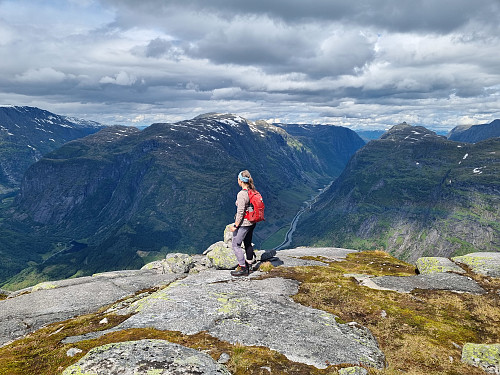 Toppen av Bolsetnipa. Med utsikt mot Våtedalen