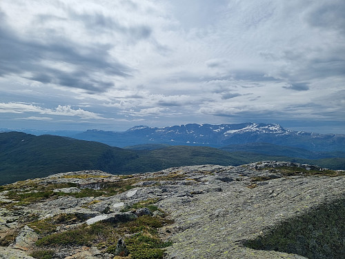 Utsikt sørover frå Steindalsfjellet med utsikt mot Heilefjellet