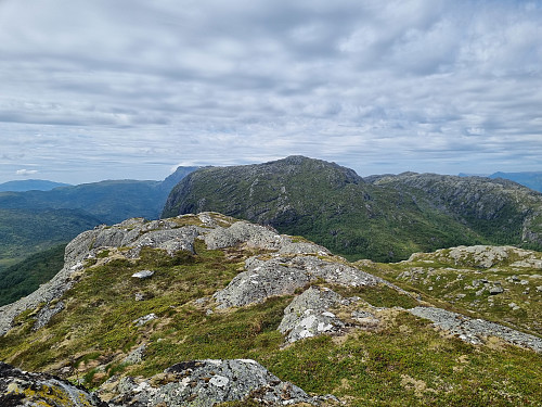 Utsikt vestover mot Steindalsfjellet frå Dyrdalsknausen